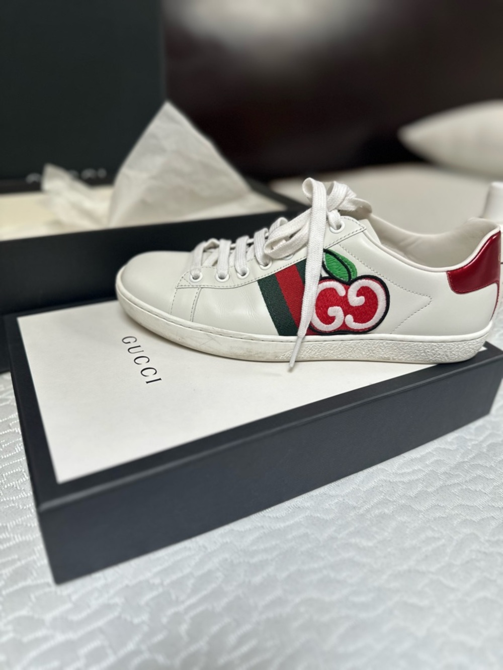 Gucci White Leather Ace Sneakers with Red & Green Apple Motif - Picture 5 of 7